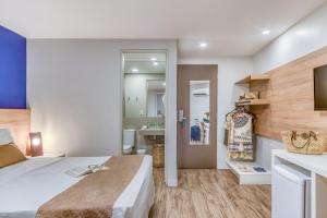 Postel nebo postele na pokoji v ubytování Cais da Praia Hotel