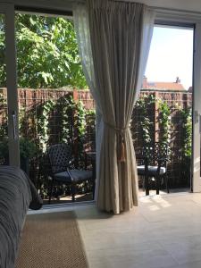 Χώρος καθιστικού στο Souterrain Zuid-Duinen -Free Parking