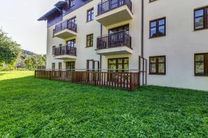 Vonkajšia záhrada v ubytovaní Gold Apartments Your Holiday Home RODZINNY 3