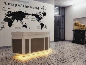 a map of the world wall mural in a lobby at PHÚC ANH Hotel 1 in Bản Co +23 photos