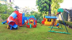a group of playground equipment in a park at Riviera São Lourenço Acqua in Bertioga