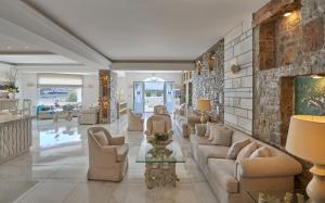 Posezení v ubytování Petinos Beach Hotel