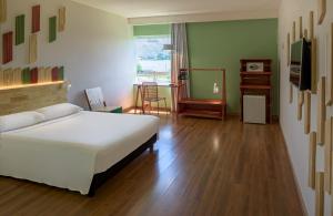 Postel nebo postele na pokoji v ubytování Hotel Nacional Inn Curitiba Santa Felicidade