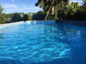 Bazén v ubytování Ferienwohung Hirsch nebo v jeho okolí