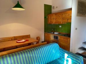 A kitchen or kitchenette at Residence Tarvisio Camporosso