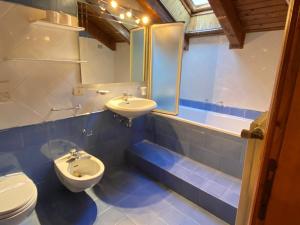A bathroom at Residence Tarvisio Camporosso