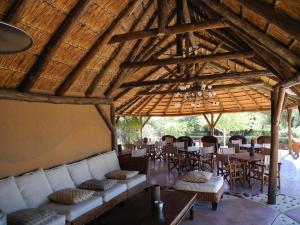 Ruang duduk di Waterberg Guest Farm