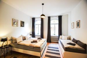 a living room with two beds and a couch at Altstadt-Ferienwohnungen Braunschweig in Braunschweig