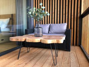 Posedenie v ubytovaní TEE ROOM Čeladná & wellness