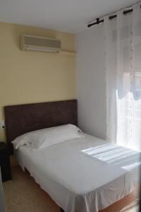 Postel nebo postele na pokoji v ubytování Hotel L'Escala