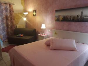 Postel nebo postele na pokoji v ubytování Suites Rome