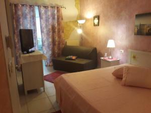 Postel nebo postele na pokoji v ubytování Suites Rome