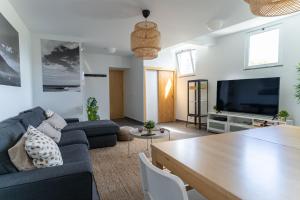 TV a/nebo společenská místnost v ubytování Madeira Surf Camp