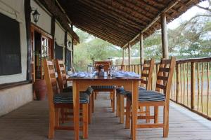 Restoran ili neka druga zalogajnica u objektu Ziwa Bush Lodge