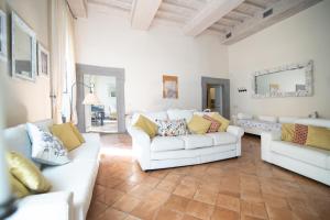 a living room with white couches and a tile floor at Via Dei Cartari Luxury Appartament in Rome