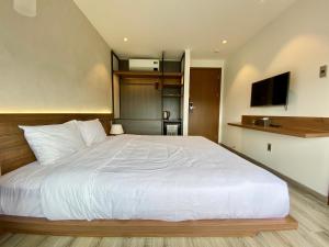 Postel nebo postele na pokoji v ubytování Charisma Hotel Da Lat