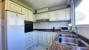 Kuchyň nebo kuchyňský kout v ubytování Apartamento Ducal con vistas al mar F5- 2