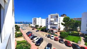 ガンディアにあるEspectacular Apartamento con Vistas al Mar de 140m2 F5 1Dの市営駐車場