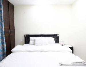Postel nebo postele na pokoji v ubytování Hotel Kundan Palace