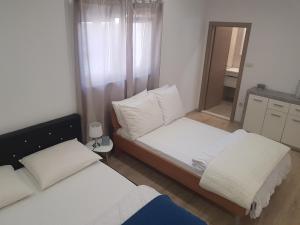 سرير أو أسرّة في غرفة في Apartment Antonija i Mateo, Apartment in the center of Split rooms