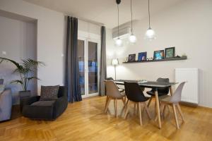 Posedenie v ubytovaní Acropolis View Penthouse N