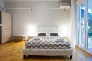 Posteľ alebo postele v izbe v ubytovaní Acropolis View Penthouse N