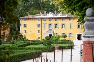 A garden outside Villa Cordevigo