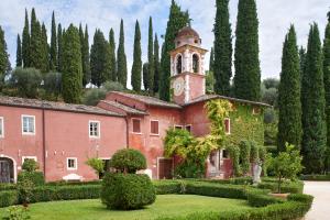 A garden outside Villa Cordevigo