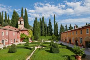 A garden outside Villa Cordevigo