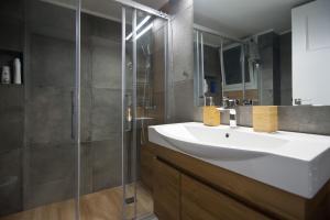Kúpeľňa v ubytovaní Acropolis View Penthouse N