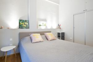Posteľ alebo postele v izbe v ubytovaní Acropolis View Penthouse N