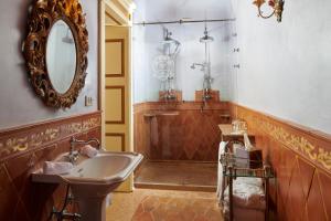 A bathroom at Villa Cordevigo