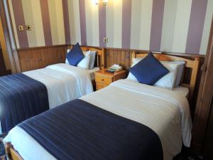 Postel nebo postele na pokoji v ubytování The Orkney Hotel