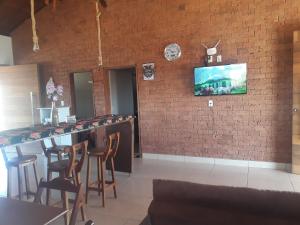 TV a/nebo společenská místnost v ubytování Chácara Sossego