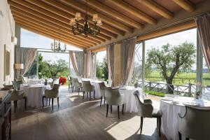 A restaurant or other place to eat at Villa Cordevigo