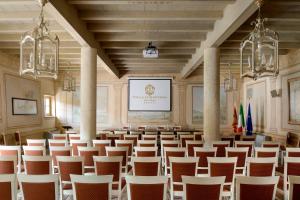 The business area and/or conference room at Villa Cordevigo Még 37 kép