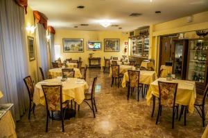 a restaurant with tables and chairs with yellow walls at Nuovo Albergo in Chieti