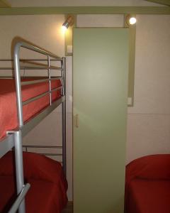 Krevet ili kreveti na kat u jedinici u objektu Parque De Campismo Orbitur Gala