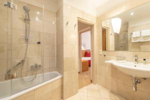 Kúpeľňa v ubytovaní Hotel Furian + 37 fotografií