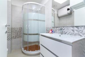 a bathroom with a shower and a sink at Casa della Contessa B&B in Turin