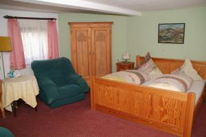 En eller flere senge i et værelse på Hotel Jägerhalle