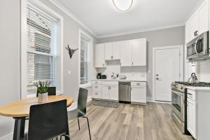 Stylish Comfortable 2-Bedroom 1 Bath West Town