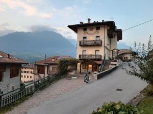 a building on the side of a road at Villetta Casale in Comano Terme