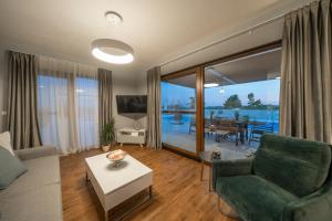Televízia a/alebo spoločenská miestnosť v ubytovaní Villa Olivetum