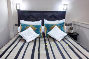 Postel nebo postele na pokoji v ubytování Hotel Azoul