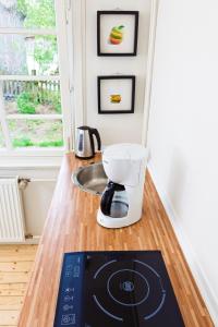 a coffee maker sitting on a counter in a kitchen at FeWo Katharina (Teestube Undeloh) Lüneburger Heide in Undeloh