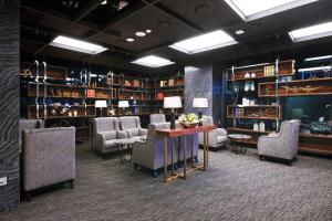 Jeongseon Intoraon Hotel的休息区