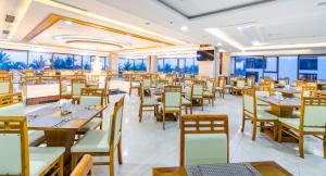 Veitingastaður eða matsölustaður á Serene Beach Hotel Danang