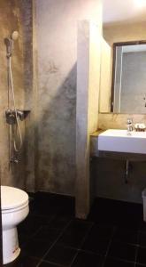 Bagno di The Curve Residence
