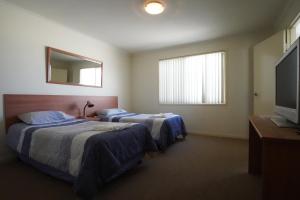 Кровать или кровати в номере The Marina Unit 310